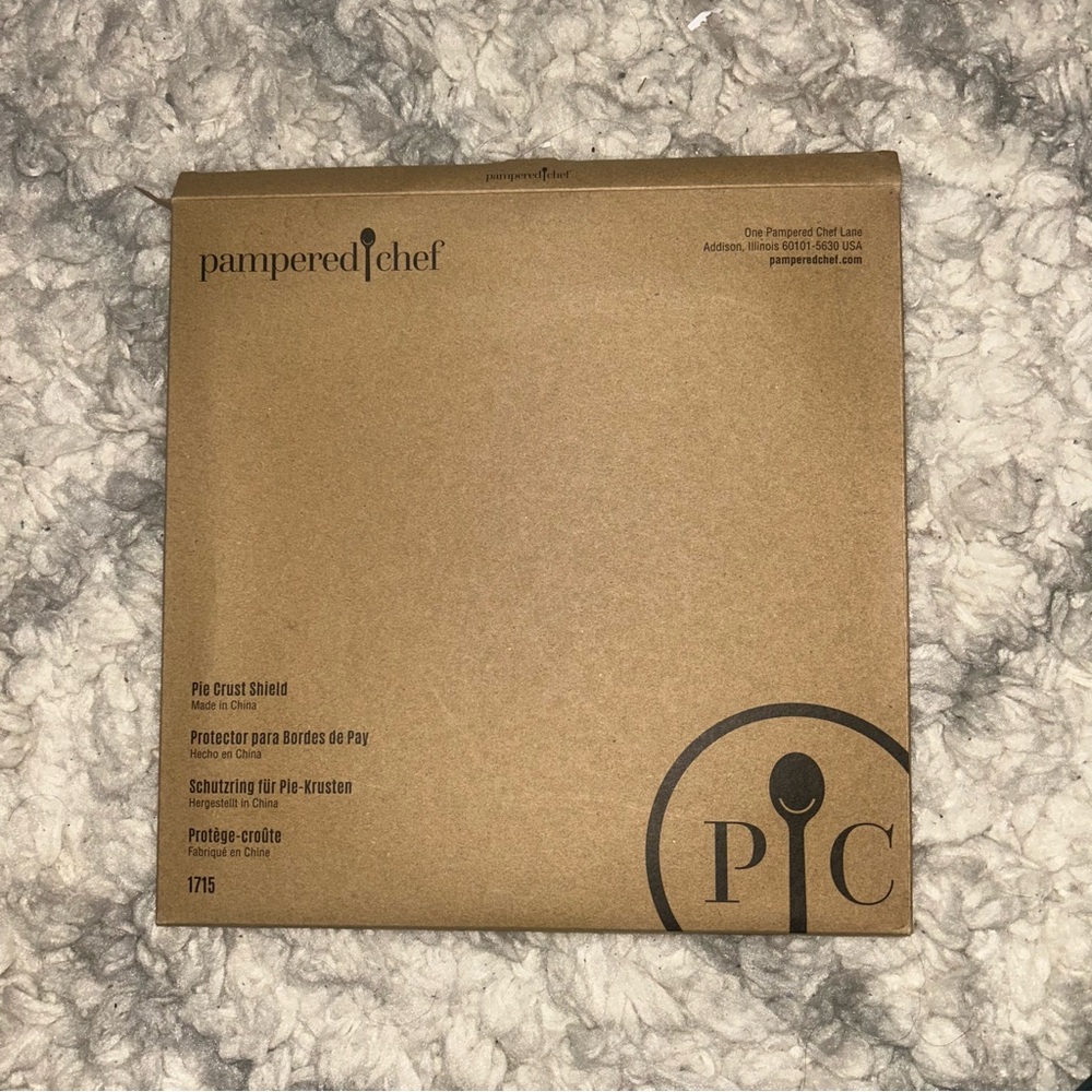 NWT Pampered Chef Pie Crust Shield